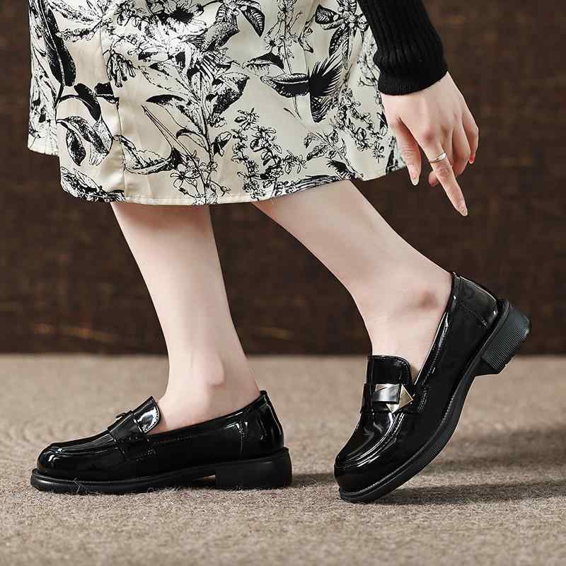 ローファー レディース 春夏 靴 ファッション スクエアトゥ ローヒール 漆皮 高級感 エレガント カジュアル 普段使い