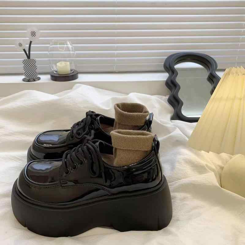 厚底靴 レディース 黒 レースアップシューズ ローファー 2024年 レトロ ブリティッシュスタイル プラッ..