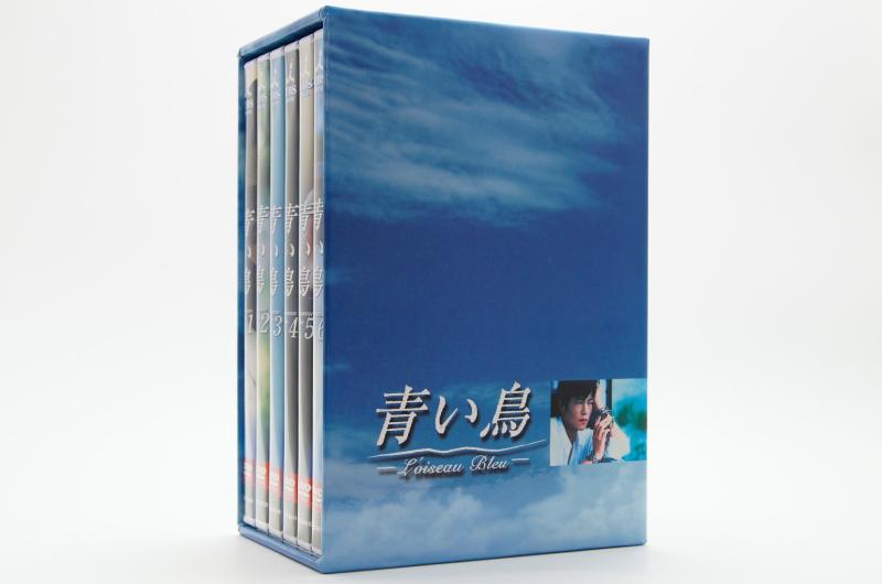 青い鳥 BOXセット [DVD]■ ご購入前に必ずご確認ください ■1. 在庫管理とご注文の確定当店は複数のオンラインモールで在庫を共有しております。在庫の変動： 更新のタイムラグにより、ご注文後に「完売」が判明する場合がございます。欠品時の対応： 万が一商品が確保できない場合は、速やかにメールでご連絡の上、ご注文をキャンセル（全額返金）させていただきます。2. 中古商品のコンディション（動作確認済み）一点ごとに状態が異なるため、お届けする現品が掲載画像と細部まで一致しない場合がございます。状態の目安： 動作に支障のない範囲での微細なキズ・汚れ・日焼け・使用感は、中古品の特性としてあらかじめご了承ください。検品方針： 外観の美しさよりも「正常な動作」を最優先に検品・清掃を行っております。3. 付属品の同梱内容「本体の動作」を優先したセット内容となっております。【同梱あり】 本体の起動・動作に不可欠な基本パーツ（電源コード等）【同梱なし】 外箱・取扱説明書・セットアップ用CD・初回限定特典【保証対象外】 封入されているダウンロードコード・シリアル番号※商品名に「特典付」等の記載がある場合でも、中古品のため欠品している場合がございます。正確な内容を確認したい場合は、必ずご購入前にお問い合わせください。4. 初期不良のサポート（到着から3日間）商品がお手元に届きましたら、なるべく早めに動作をご確認ください。連絡方法： 商品到着から3日以内に、購入履歴の「ショップへ問い合わせ」より不具合の内容をご連絡ください。対応： 在庫がある場合は「良品交換」、在庫がない一点物の場合は「返品・全額返金」にて対応させていただきます