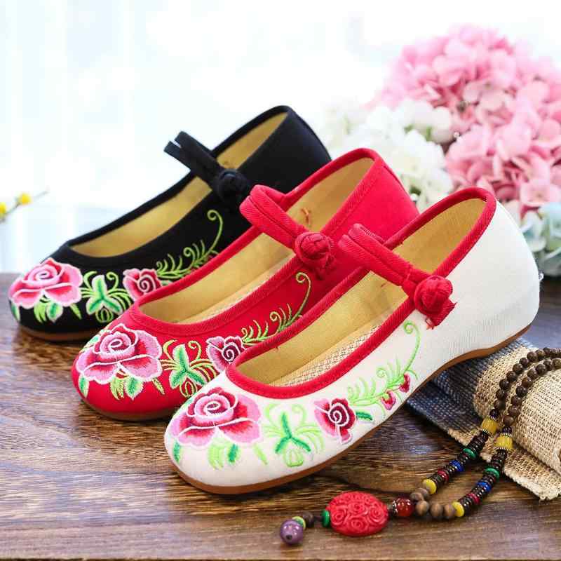 布靴 レディース 春夏 一字扣 レトロ 盤扣 フラットシューズ 広場 舞踊 シューズ ママ 婦人靴 刺繍 かわいい 歩きやすい 普段使い