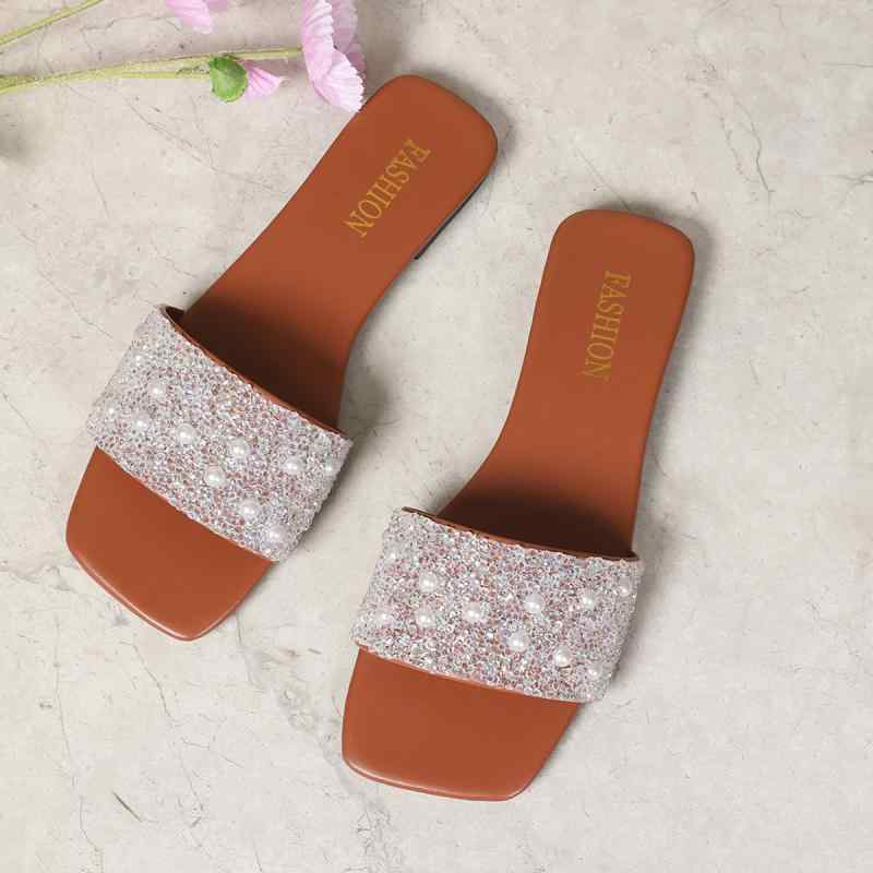 サンダル レディース 大きいサイズ パール フラット ローヒール スクエアトゥ カジュアル 外履き スリッパ 歩きやすい 痛くない フェミニン かわいい おしゃれ