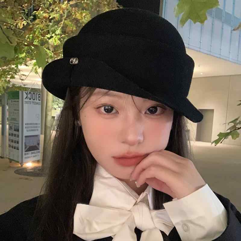 2ベレー帽 レディース 秋冬 帽子 フレンチ レトロ ハット 上品 巻きエッジ おしゃれ 漁師帽 ウール・製品カテゴリ: ベレー帽・帽子の種類: ベレー帽・頭頂部のスタイル: ドーム型・つばのスタイル: つばなし・カラー: ホワイト, ブラック・サイズ: M（56-58cm）・機能: 保温, 遮光・スタイル: 韓国スタイル・主な生地の成分含有量: 31-50%・生地の名称: その他・主な生地の成分: その他・スタイルの分類: フレッシュ＆スイート・加工技術: 拓印・流行の要素: 自然