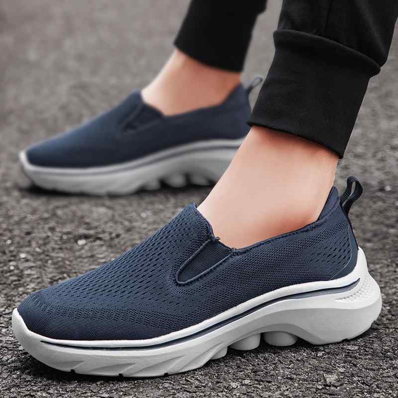 靴 メンズ 男性用 秋物 通気性 メッシュ スリッポン 4E 幅広 柔らかい インソール 厚底 身長アップ 快適 普段履き ウォーキング スポーツ カジュアル 黒 ブラック