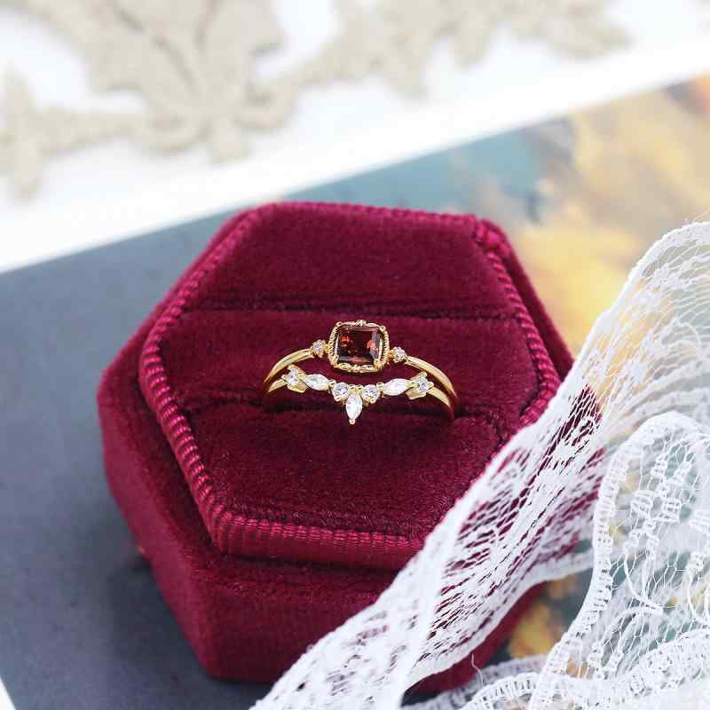 指輪 レディース リング 925 シルバー 14K 金メッキ 石 ジルコニア シルバー925 電気メッキ加工 上品 エレガント 高見え[ "・種類: リング.指環", "・素材: 銀", "・造型: 花卉.幾何型", "・処理: 象嵌水晶", "・スタイル: 閉口リング", "・カラー: 赤石榴方形リング", "・サイズ: 港10（美5）.港12（美6）.港15（美7）.港17（美8）", "・流行要素: 四辺形", "・スタイル: 简约", "・材質度: 925銀", "・製品カテゴリ: 手飾", "・対象: 女式", "・流行要素分類: 幾何"]