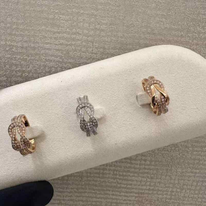 指輪 レディース V字 ゴールド 厚メッキ 8の字 結び目 ジルコニア 高見え リング2