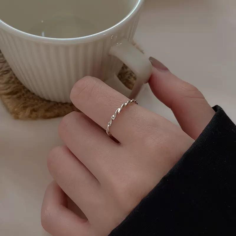 指輪 レディース S925 シルバー ひねり デザイン 高級感 ファッション おしゃれ 個性的 インスタ トレンド クール