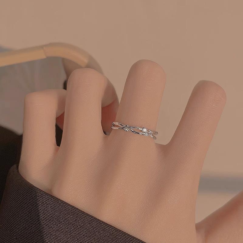 指輪 レディース S925 シルバー 樹枝デザイン クロスリング ファッション 個性的 人差し指 百搭リング シルバーリング 銀 指輪・造型: 几何型・处理工艺: 电镀・样式: 女式・颜色: 白金色・尺码: 开口可调节・流行元素: 树、树叶・风格: 韩版韩式・材质纯度: 925银・风格分类: 清新甜美・产品类别: 手饰・适用人群: 女式・流行元素分类: 植物花卉