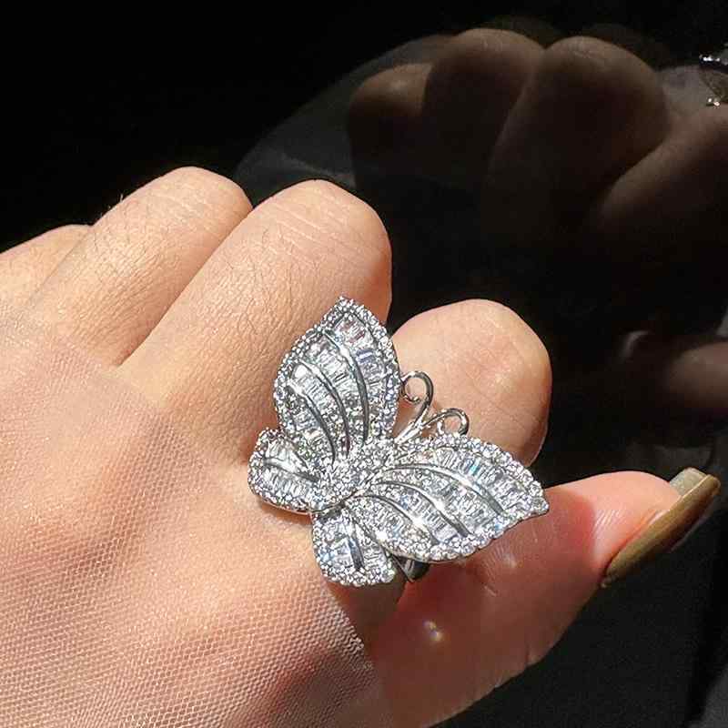 指輪 レディース バタフライリング 復古風 食指 リング 高級感 ファッション キラキラ 豪華 エレガント 電気メッキ加工 ジルコニア