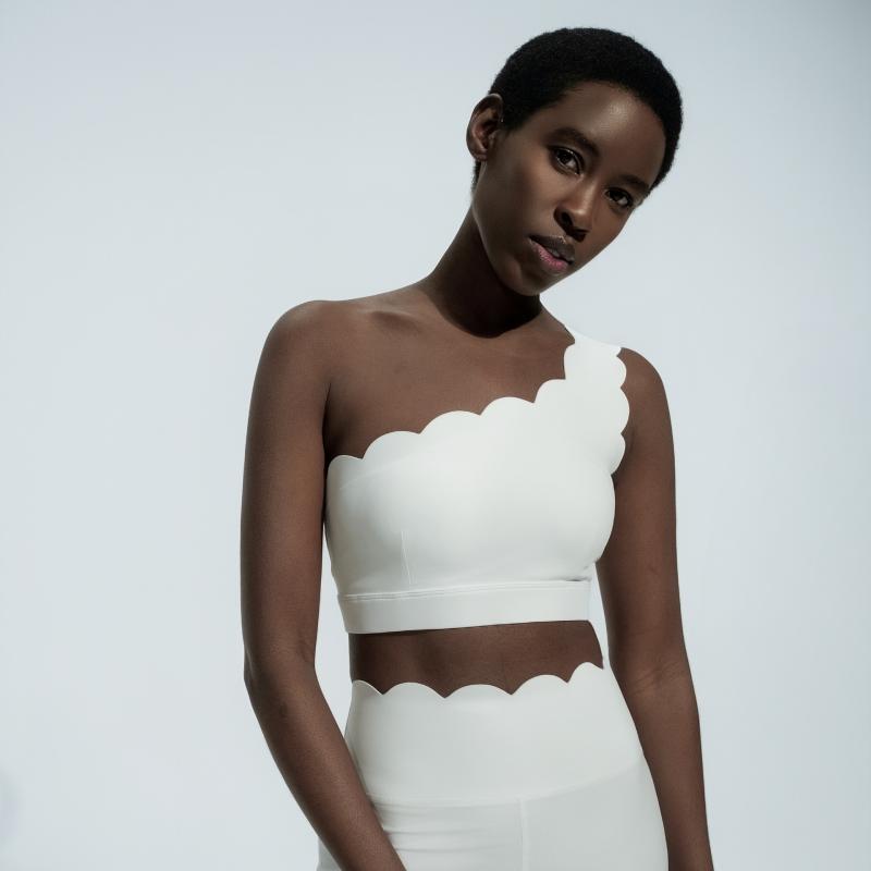 ヨガウェア レディース スポーツブラ ノースリーブ スリムフィット トレーニングウェア 吸湿速乾 接触..