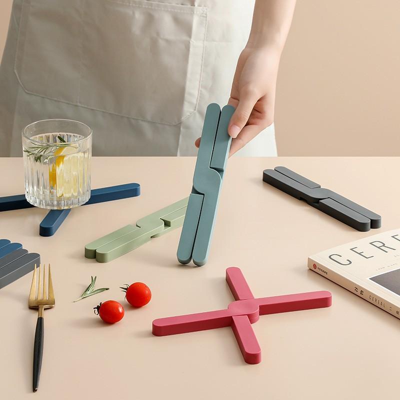 鍋敷き 折りたたみ式 シリコン 断熱パッド キッチン 鍋 碗 カップ 皿 滑り止め 耐熱性 ダイニングテーブル2