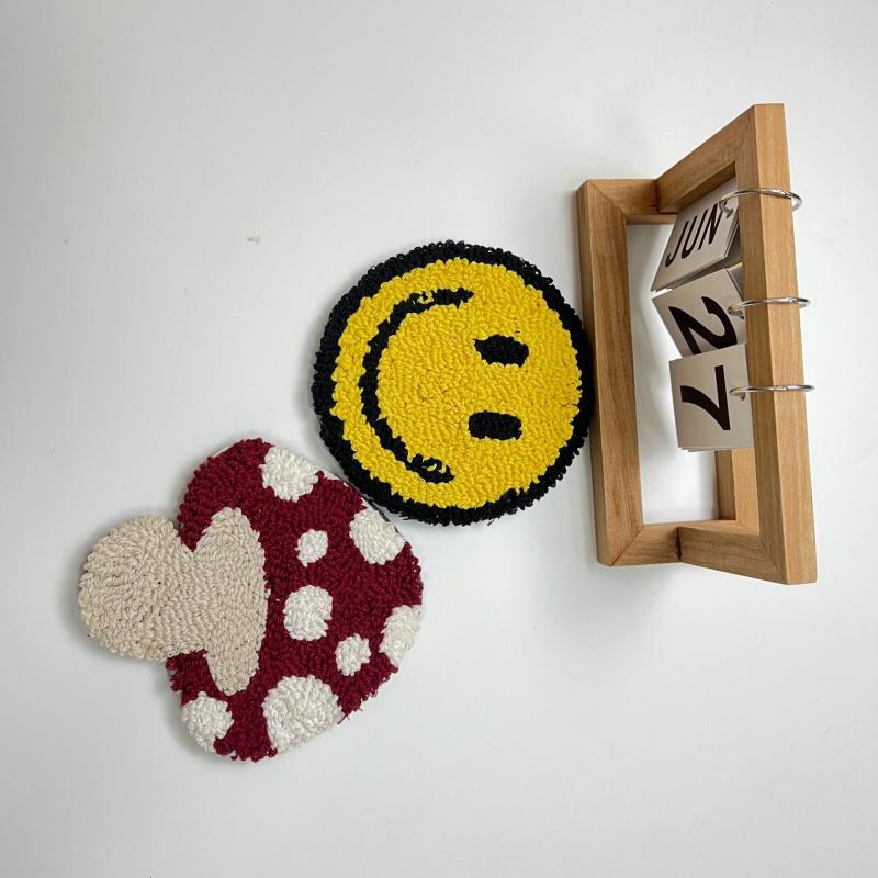 カップ コースター かわいい スマイル 花柄 刺繍 キッチン リビング ダイニング 家庭用 おしゃれ