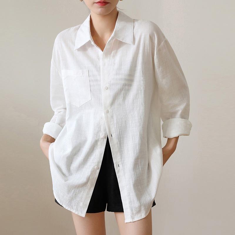 シャツ レディース リネンシャツ コットンリネン 麻 綿 白 UVカット 紫外線対策 日焼け対策 薄手 羽織り 冷房対策 涼しい 快適 おしゃれ かわいい 大人 女性用 オフィス カジュアル 通勤 春夏 豪華感・主な素材: 綿・袖丈: 長袖・スタイル: カーディガン・版型: ゆったり・着丈: 普通(50cm<着丈≤65cm)・襟型: シャツカラー・袖型: シャツ袖・柄: 無地・カラー: ホワイト, 宝ブルー, ライトブルー・サイズ: S, M, L, XL・スタイル: 風・カテゴリ: シャツ・主な素材の含有量: 30%以下・主な素材2: 再生セルロース繊維・主な素材2の含有量: 30%以下・流行の要素: 拼接・门襟: 单排多扣