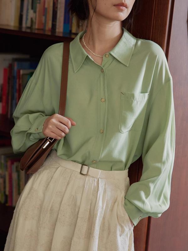 シャツ レディース 長袖 襟付き ブルー系 ゆったりサイズ トップス ブラウス 風 レトロ ビンテージ風 接触冷感・主な素材: ポリエステル.綿・柄: 無地・スタイル: カーディガン・袖丈: 長袖・フィット: ゆったり・着丈: 普通(50cm<着丈≤65cm)・ネックライン: ポロネック・袖のタイプ: 通常袖・流行の要素: 3D/立体图案・カラー: 浅草緑, 空色・サイズ: S, M, L, XL・スタイル: 日韓カジュアル・前立て: シングルブレスト・カテゴリ: シャツ