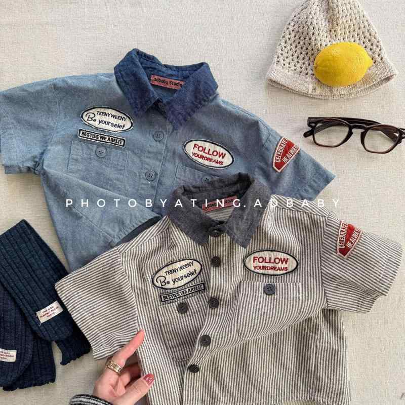 シャツ キッズ 子供 夏服 半袖 デニム シャツ ブラウス 男の子 女の子 韓国 かわいい[ "・対象性別: 女", "・対象年齢: 中小童(3~8歳, 100~140cm)", "・実写画像: モデルあり", "・スタイル: 韩版", "・ネックライン: 襟付き", "・生地加工: 柔らか加工", "・袖丈: 半袖", "・柄: 無地", "・要素: スポーツ, ボヘミアン, 田園, かわいい, プリント, イギリス風, プリンセス, ストリート, ", "・生地名: 綿", "・主な生地の組成: 綿", "・主な生地の組成含有量: 90%", "・レベル: B類", "・色: ブルー, ストライプ", "・推奨身長: 80cm, 90cm, 100cm, 110cm, 120cm, 130cm", "・商品カテゴリ: 子供用シャツ"]