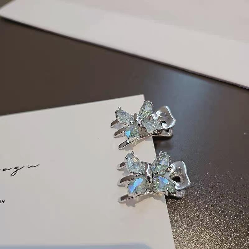 ヘアアクセサリー レディース 髪飾り 蝶 バタフライ サイドヘア ヘアクリップ ミニ 小さめ キラキラ 輝き エレガント かわいい おしゃれ