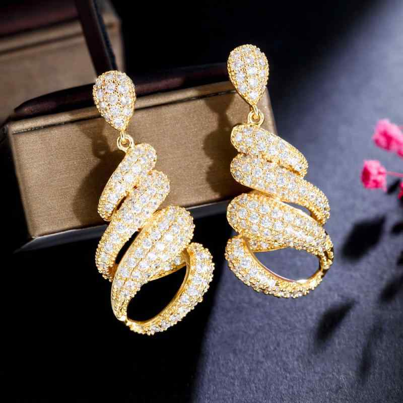 Freshwater Pearl - イヤリング レディース 女性用 ジルコニア 銅メッキ ゴールド 蛇 ヘビ スネーク カーブ 曲線 くり抜き 透かし ストリート スタイル アクセサリー