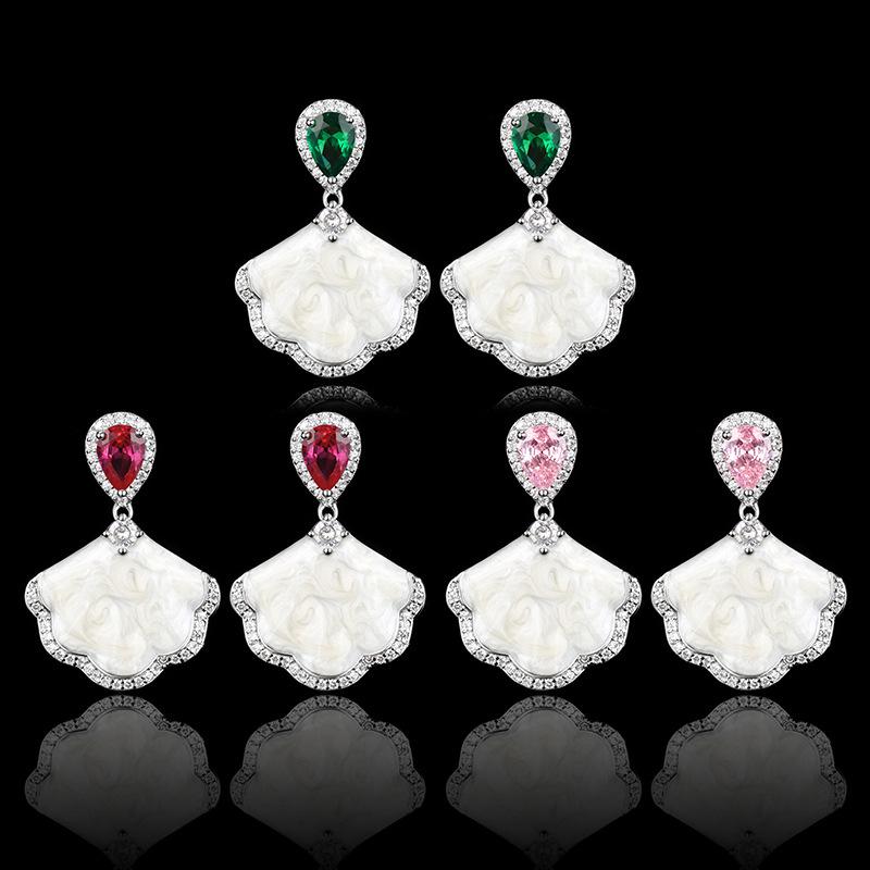 イヤリング レディース アクセサリー 小さめ フラワー シェル 小洒落た お洒落 豪華感 百合の紋章 ゆれる スタッドピアス