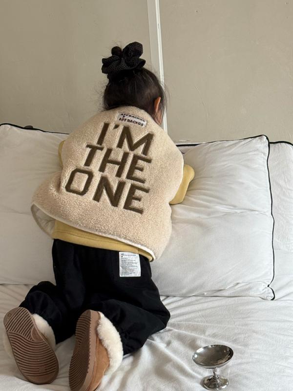 子供服 ベスト 秋冬 アルファベット 刺繍 リバーシブル ボア 重ね着 厚手 防寒