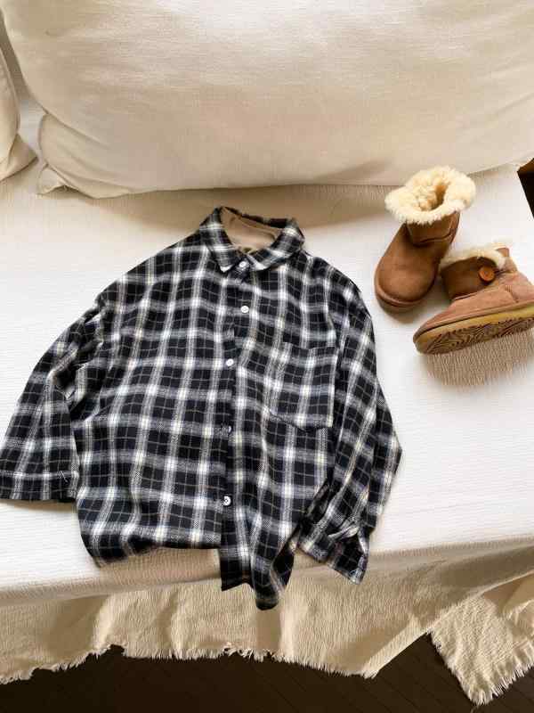 シャツ キッズ 秋冬 格子柄 裏起毛 厚手 レトロ 格子柄 シャツ アウター・対象性別: 男女兼用・対象年齢: 中 বড়子供(8歳以上.140cm以上)・画像実写: モデルあり・スタイル: 韓国版・襟型: 襟付き・生地加工: 柔らかい加工・袖丈: 長袖・柄: 格子柄・シーズン: 冬.秋・要素: かわいい・生地名: 綿・主な生地成分: 綿・主な生地成分の含有量: 95%・レベル: B類・カラー: 白黒格子・推奨身長: 100cm, 110cm, 120cm, 130cm, 140cm, 150cm, 160cm・商品カテゴリ: 子供用シャツ