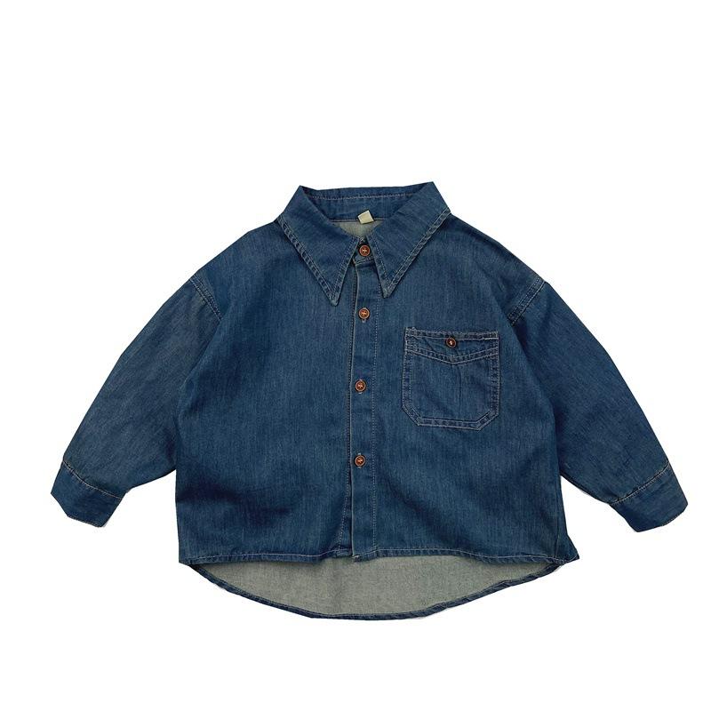 シャツ キッズ 子供用 デニムシャツ 長袖 春秋 韓国版 レトロ かわいい 男女兼用 羽織り・対象年齢: 中小童(3~8歳.100~140cm)・スタイル: 韓国版・襟型: 襟付き・生地加工: 柔らかい加工.酵素洗い・袖丈: 長袖・柄: 無地・要素: カーディガン.流行・生地名: デニム・主な生地の成分: 綿・主な生地の情報を削除してください。→ 成分含有量: ・レベル: B類・色: デニムブルー・対応身長: 80cm, 90cm, 100cm, 110cm, 120cm, 130cm・製品カテゴリ: 子供用シャツ