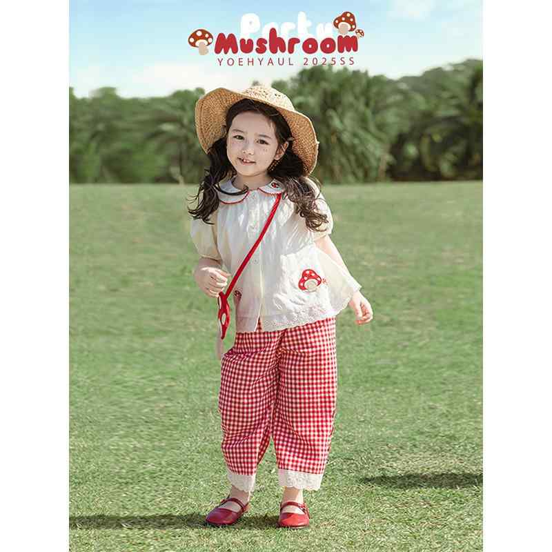 セットアップ キッズ 子供服 女の子 ガーリー 田園風 配色 シャツ ブラウス ゆったり ストレート パンツ かわいい 普段着 遊び着・適用性別: 女・対象年齢: 中小児童(3~8歳.100~140cm)・実写画像: モデルあり・スタイル: 韓国版・襟のタイプ: 襟付き.ラウンドネック・生地加工: 柔らかい加工・袖丈: 半袖・パターン: 格子柄.・の季節: 夏・要素: ・生地名: 綿・主な生地の構成: 綿・主な生地の構成含有量: ・レベル: A類・色: シャツ 米白, 織り長ズボン 赤白格子, シャツ 米白（予約販売）, 織り長ズボン 赤白格子（予約販売）・推奨身長: 80cm, 90cm, 100cm, 110cm, 120cm, 130cm, 140cm・越境輸出の専用供給源かどうか: はい・製品カテゴリ: 子供用シャツ