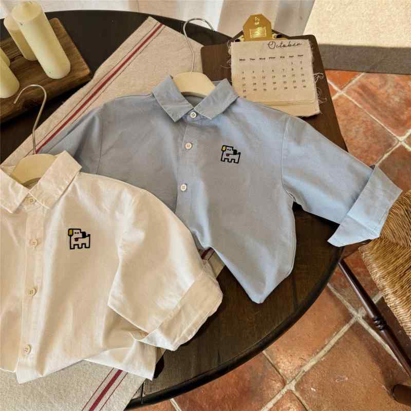 シャツ キッズ 長袖 カジュアル 韓国 春秋 男女兼用・適用性別: 男女兼用・対象年齢: 中小キッズ(3～8歳.100～140cm)・実写有無: モデルなし・スタイル: 韓国版・襟の形: Vネック・袖丈: 長袖・柄: 無地・適切な季節: 夏.春・要素: ・主な生地構成: 綿・主な生地構成含有量: 80%・レベル: B類・色: 白.ライトブルー・適切な身長: 80cm, 90cm, 100cm, 110cm, 120cm, 130cm, 140cm・製品カテゴリ: 子供用シャツ