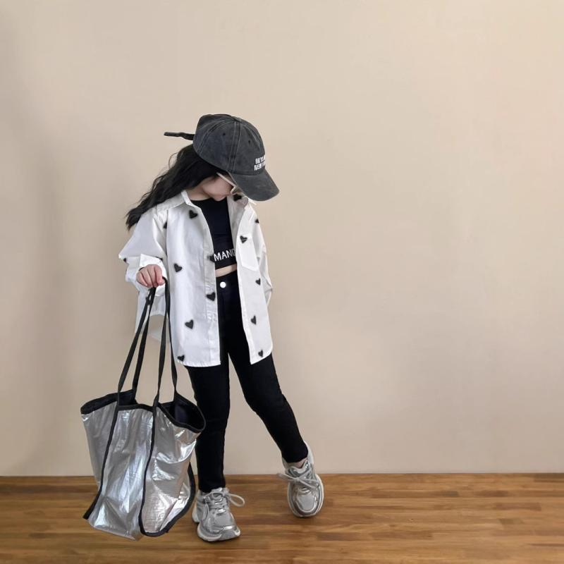 シャツ キッズ 春夏 子供服 スポーティー カジュアル ハート柄 ミドル丈 ブラック スリムフィット アルファベット タンクトップ