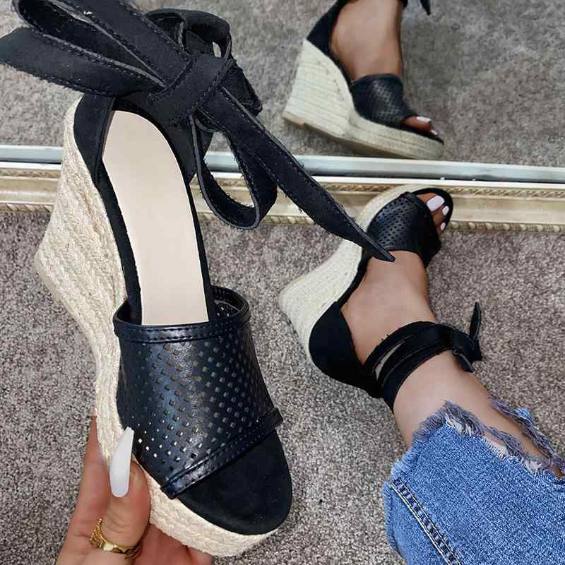 サンダル レディース 大きいサイズ 脚 кольцо ストラップ 編み込み 镂空 ヒール 凉鞋