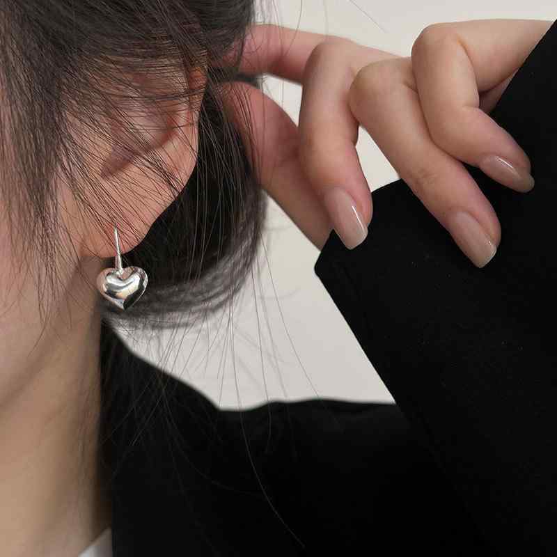 イヤリング レディース かわいい ハート シルバー925 立体 ハート形 ドロップ 揺れる 甘め 普段使い