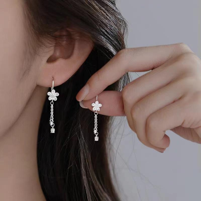 イヤリング レディース シルバー999 小さめ 山茶花 タッセル ドロップ 揺れる 電気メッキ加工 高級感 秋冬 アクセサリー