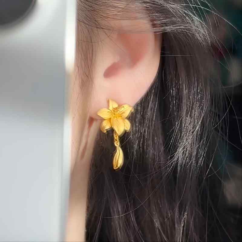 ピアス レディース ゴールドカラー 百合の花 モチーフ ファッション 高級感 アクセサリー エレガント 上品 ギフト