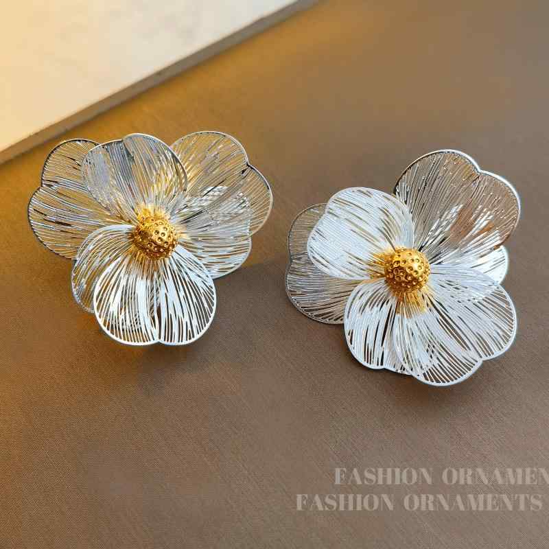 ピアス レディース S925 シルバー 花 モチーフ イヤリング 高級感 デザイン 電気メッキ加工 ジルコニア 小さめ かわいい