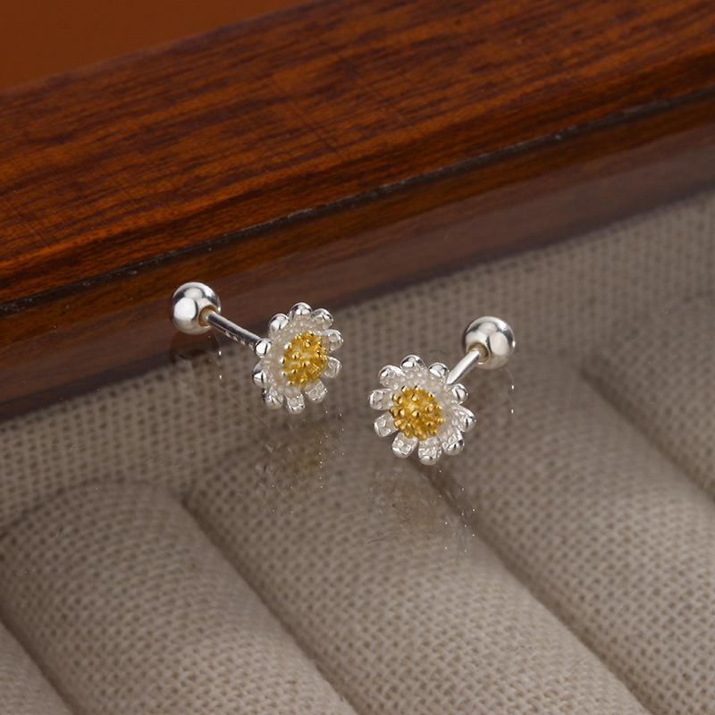 ピアス レディース シルバー925 小さめ ひまわり デイジー 韓国風 かわいい ガーリー 学生 シンプル ねじ式 スタッドピアス 花 フラワーモチーフ