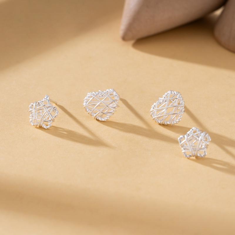 ピアス レディース シルバー925 銀製 刻印 アレルギー対応 ハート 星 スター 透かし彫り ラッキーアイテム かわいい エレガント 高見え デザイン デイリー パーティー お呼ばれ