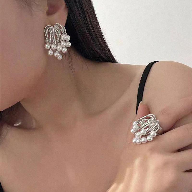 ピアス レディース 秋冬 花火 花 フラワー 高級感 ユニーク 個性的 デザイン 煙火 スタッド 電気メッキ加工 イヤリング