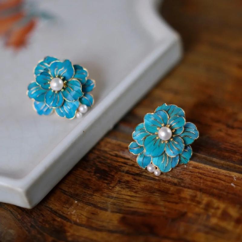 ピアス レディース 女性用 レトロ 宮廷風 エナメル 花柄 椿 ジルコニア パール 上品 高級感 イヤリング