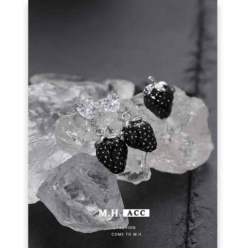 ピアス レディース 韓国風 ブラック ストロベリー S925 シルバー ニードル 高級感 イヤリング ヒップホップ 上品 おしゃれ ファッション アクセサリー