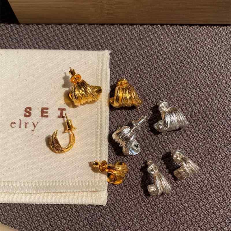 ピアス レディース シルバー925 小さめ イヤリング 手彫り 彫刻 テクスチャ 模様 肌理感 ミニマル 上品..