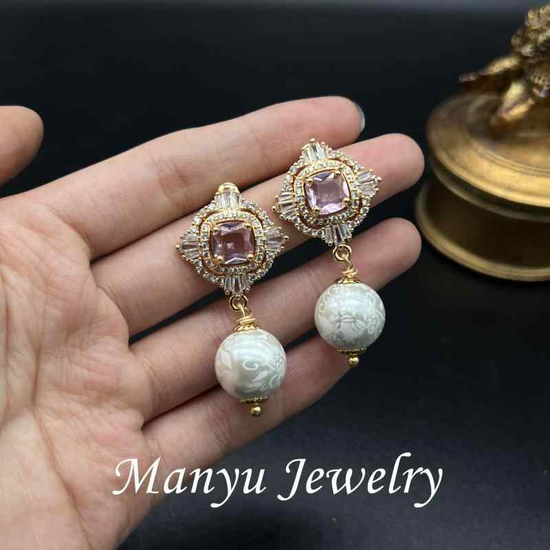 ピアス レディース 古風 復古 合金 彫刻 ジルコニア パール エレガント 高級感 秋冬