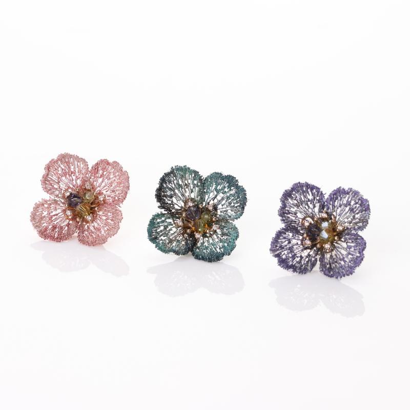SWAROVSKI - ピアス レディース シルバー アレルギー対応 フラワー 花 紫 パープル タッセル フリンジ ゆれる 揺れる エレガント 上品 接触冷感 高級感 アクセサリー