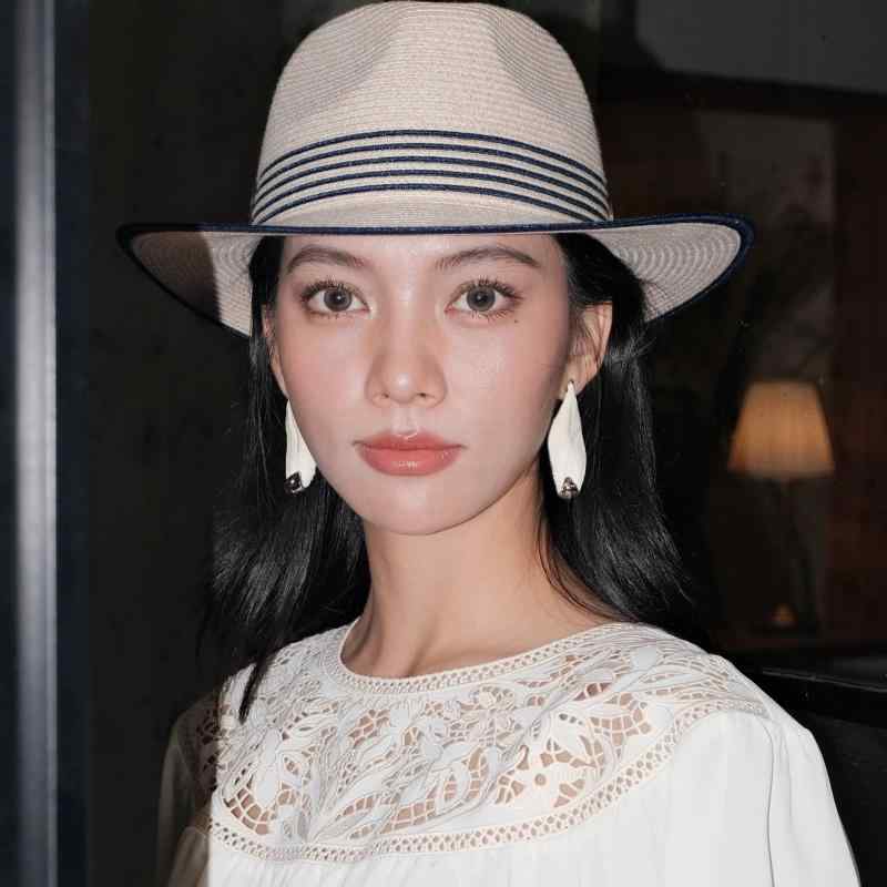 イヤリング レディース 小ぶり 高級感 欧美風 電気メッキ加工 ジルコニア リーフモチーフ おしゃれ かわいい 個性的 耳飾り