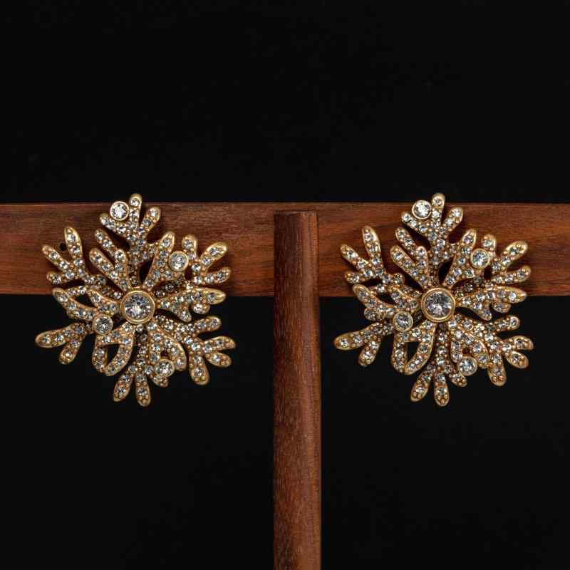 ピアス レディース 女性用 ジルコニア 純銅 雪の結晶 ファッション 軽やか 高級感 ユニーク 通勤 気質 イヤリング 耳飾り