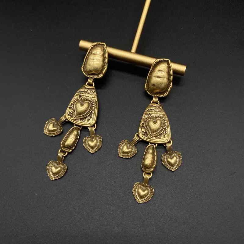 イヤリング レディース 女性用 愛のハート 民族風 レトロ ヴィンテージ風 ダメージ加工 フリンジ 大ぶり チタン製 春夏