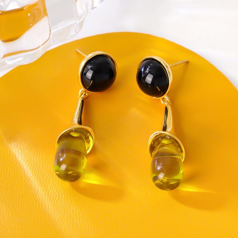 ピアス レディース 女性用 ブラック 水滴 ドロップ イヤリング 高級感 軽奢風 電気メッキ加工 ジルコニア おしゃれ かわいい アクセサリー・素材: 銅・処理方法: 電気メッキ・デザイン: 幾何学模様・カラー: 18k金・流行要素: 水滴...