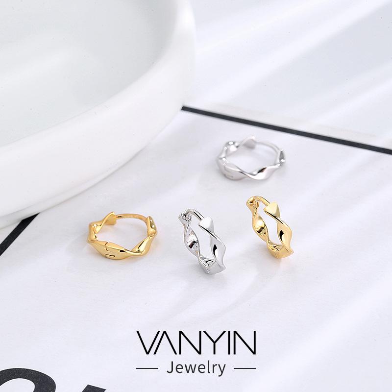 ピアス レディース S925 シルバー モビウスの輪 高級感 シンプル イヤリング 軽奢 小ぶり アクセサリー・スタイル: 女式・造型: 几何型・処理工芸: 電気メッキ・カラー: 白金色, 黄金色・純度: 925シルバー・流行要素: 莫比ウ...