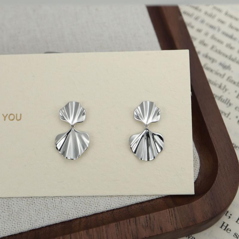 ピアス レディース シルバー925 銀杏 イチョウの葉 ファッション デザイン エレガント 上品