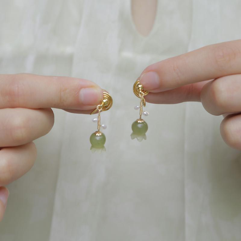 イヤリング レディース 和田玉 小ぶり 高級感 デザイン チタン製 落ちにくい エレガント アクセサリー