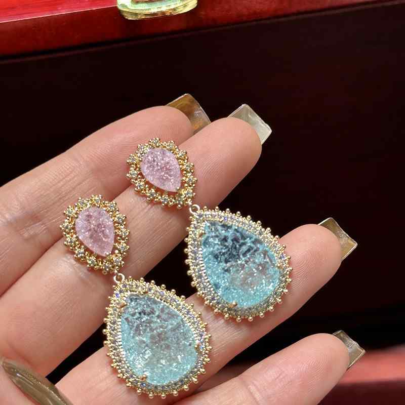 Blue - イヤリング レディース 水晶 砕き ジルコニア ドロップ型 大ぶり 電気メッキ加工 ピンク系 ブルー系 配色 デザイン かわいい おしゃれ