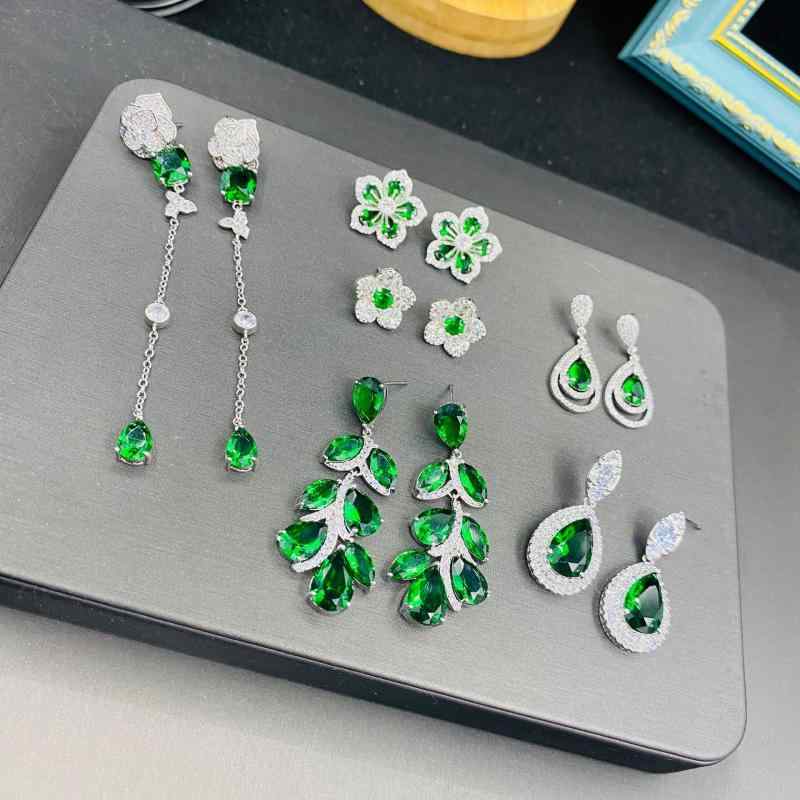 ピアス レディース レトロ調 グリーン 愛らしいハート型 フラワー ジルコニア 幾何学模様 エレガント 宮廷風 チタン製 女性用