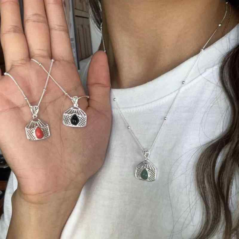 ネックレス レディース モンゴル 民族風 エレガント ペンダント レトロ 鎖骨 ラッキーアイテム アレルギー対応